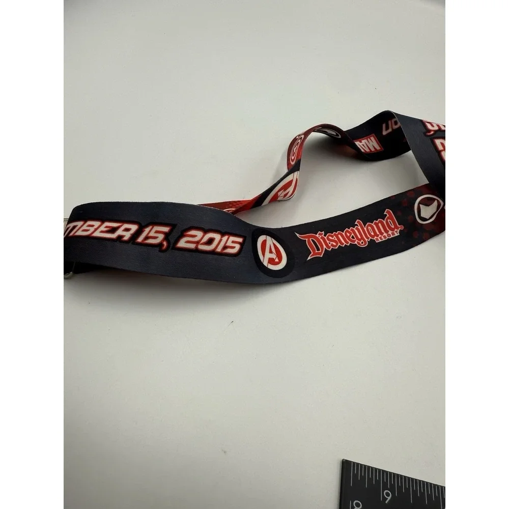 Disney runDisney 2015 Marvel Avengers Half Marathon Spinner Medal